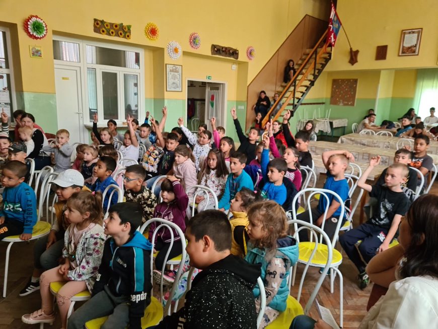 Palánta Alapítvány bábelőadás gyerekeknek